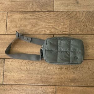 Lululemon puffer large belt bag in Sage grey